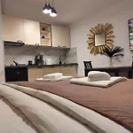 Kael Apartment-near Airport 스코페